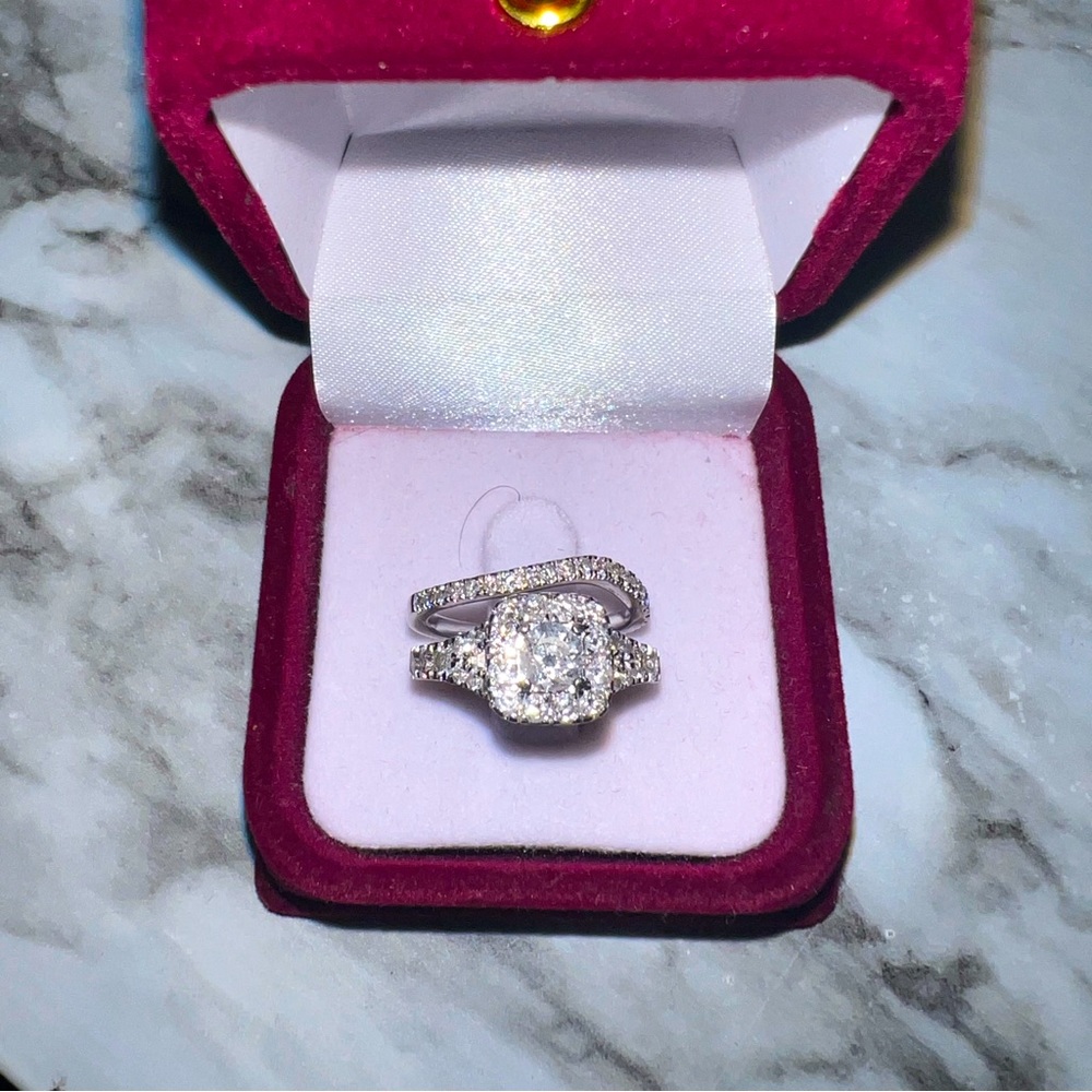 Engagement ringwithwedding band14 k white gold 7.2 grans aprox 1.2 ct di size 7